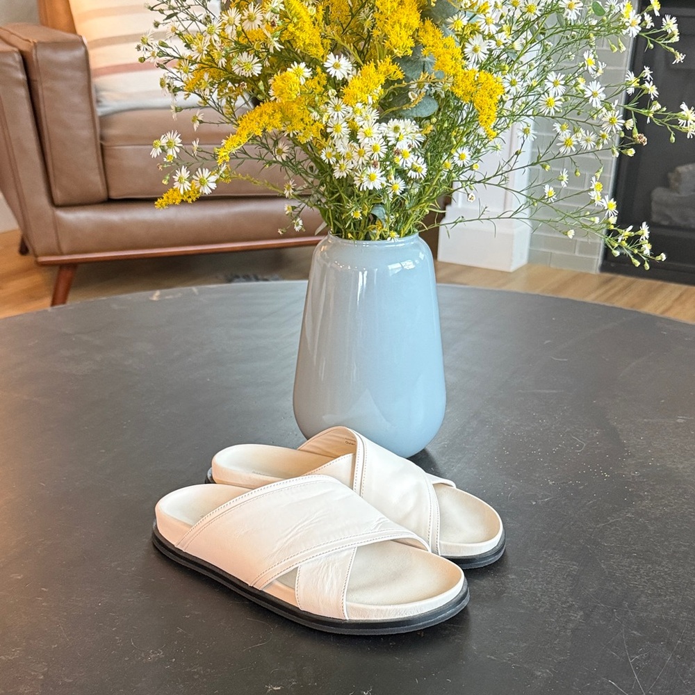 NWOT Banana Republic Ravello Slide Sandals in Cream and Black Size 8 Women’s